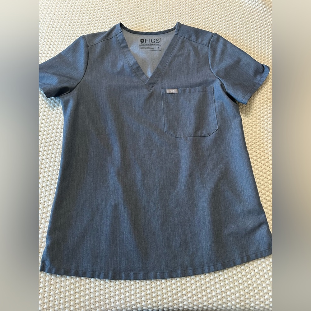 FIGS scrub top